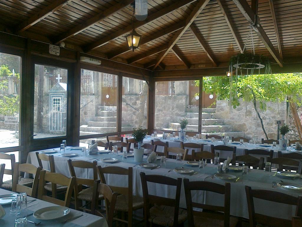 Pyrgos Houses And Restaurant Avgonima ภายนอก รูปภาพ