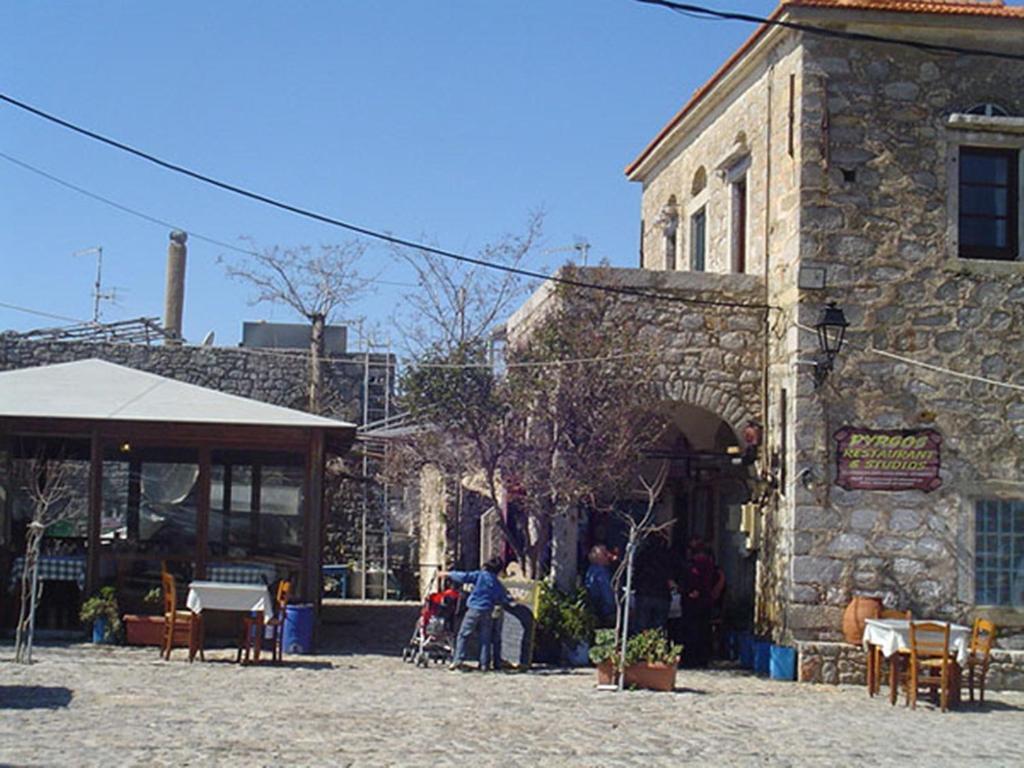 Pyrgos Houses And Restaurant Avgonima ภายนอก รูปภาพ