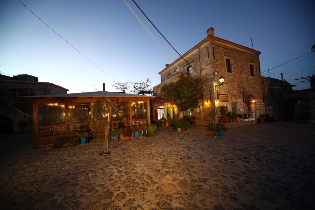 Pyrgos Houses And Restaurant Avgonima ภายนอก รูปภาพ