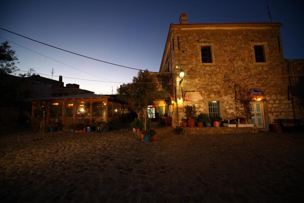 Pyrgos Houses And Restaurant Avgonima ภายนอก รูปภาพ