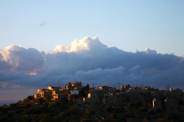 Pyrgos Houses And Restaurant Avgonima ภายนอก รูปภาพ